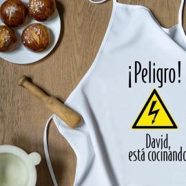 Delantal 'Peligro cocinando' personalizado Delantal 'Peligro cocinando' personalizado