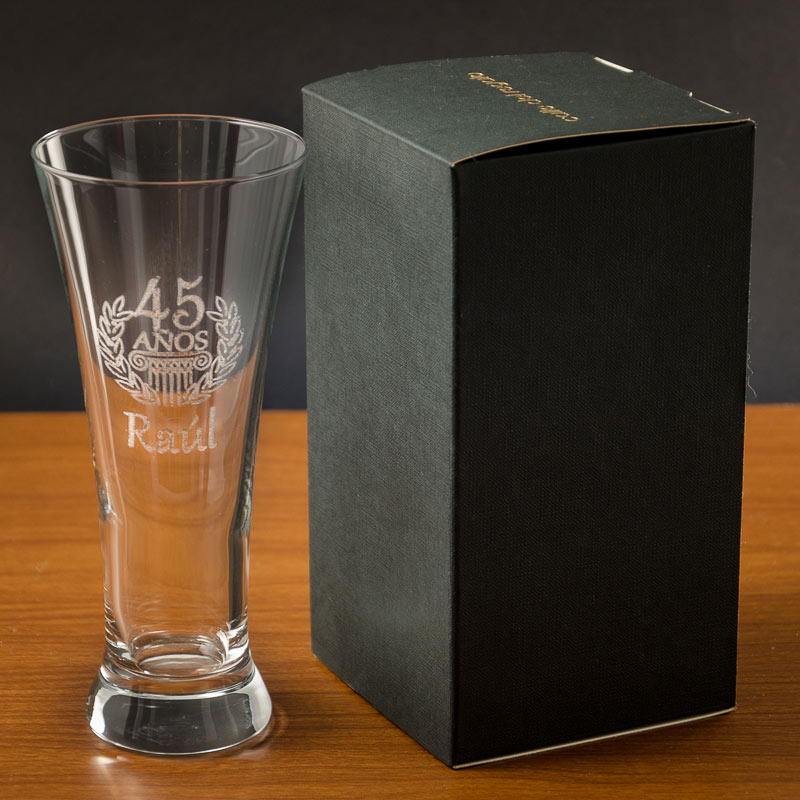 Regalos personalizados: Cristalería personalizada: Copa de cerveza grabada para cumpleaños