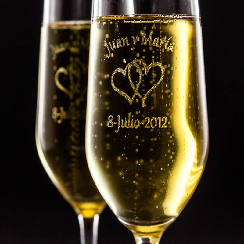 Copas de cava aniversario o boda corazones