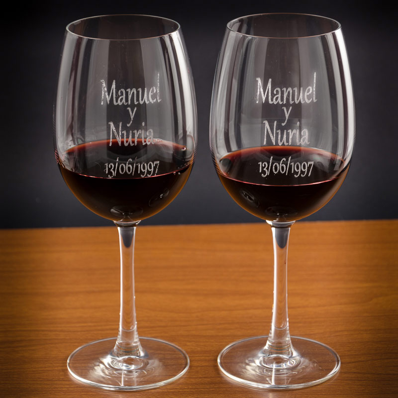 Regalos personalizados: Bebidas personalizadas: Copas de vino grabadas