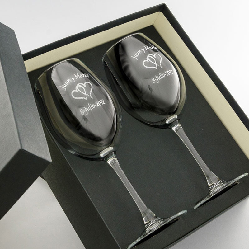 Regalos personalizados: Cristalería personalizada: Copas de vino para parejas