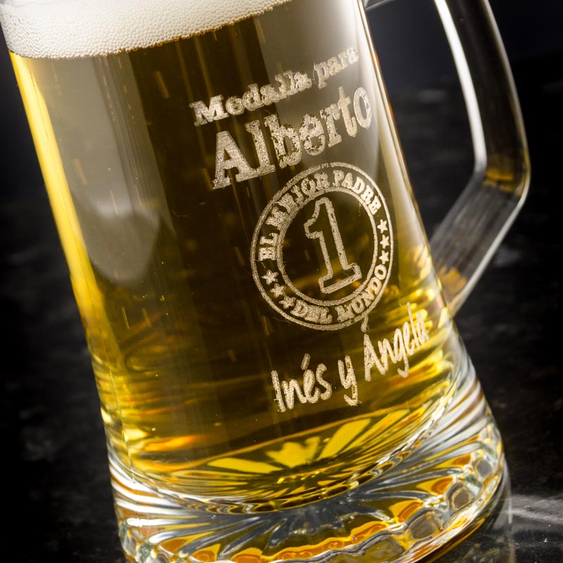 Regalos personalizados: Cristalería personalizada: Jarra de cerveza con medalla al mejor padre