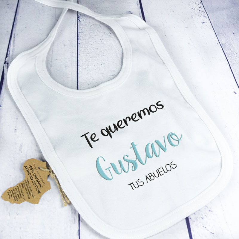 Regalos personalizados: Regalos con nombre: Babero BIO bordado