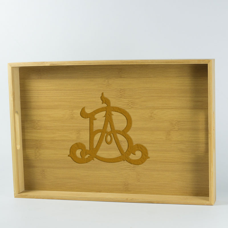 Regalos personalizados: Diseño y decoración: Bandeja de madera con monograma grabado