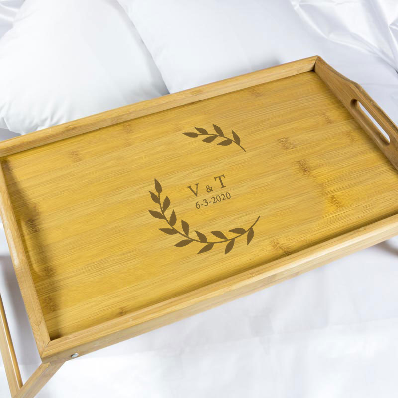 Regalos personalizados: Diseño y decoración: Bandeja de madera grabada con monograma