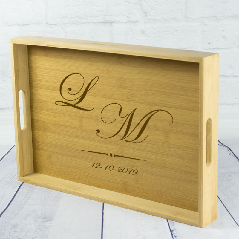 Regalos personalizados: Diseño y decoración: Bandeja de madera grabada con monograma