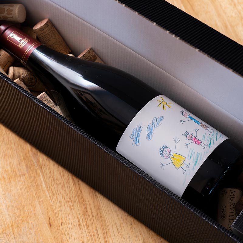 Regalos personalizados: Bebidas personalizadas: Botella de vino con el dibujo de tu hijo