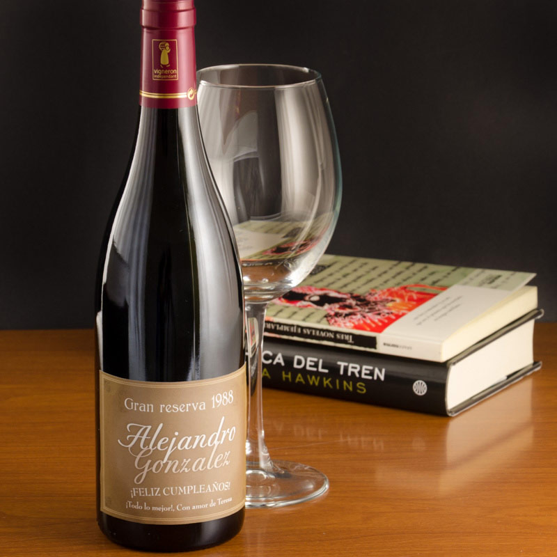Regalos personalizados: Bebidas personalizadas: Botella de vino con etiqueta elegante