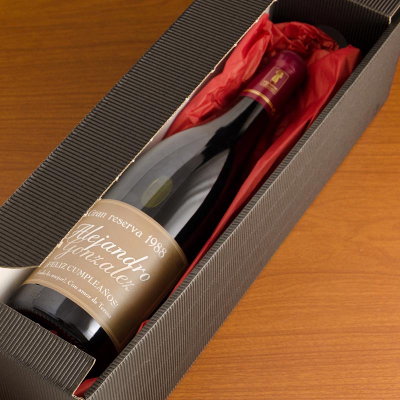 Regalos personalizados: Bebidas personalizadas: Botella de vino con etiqueta elegante