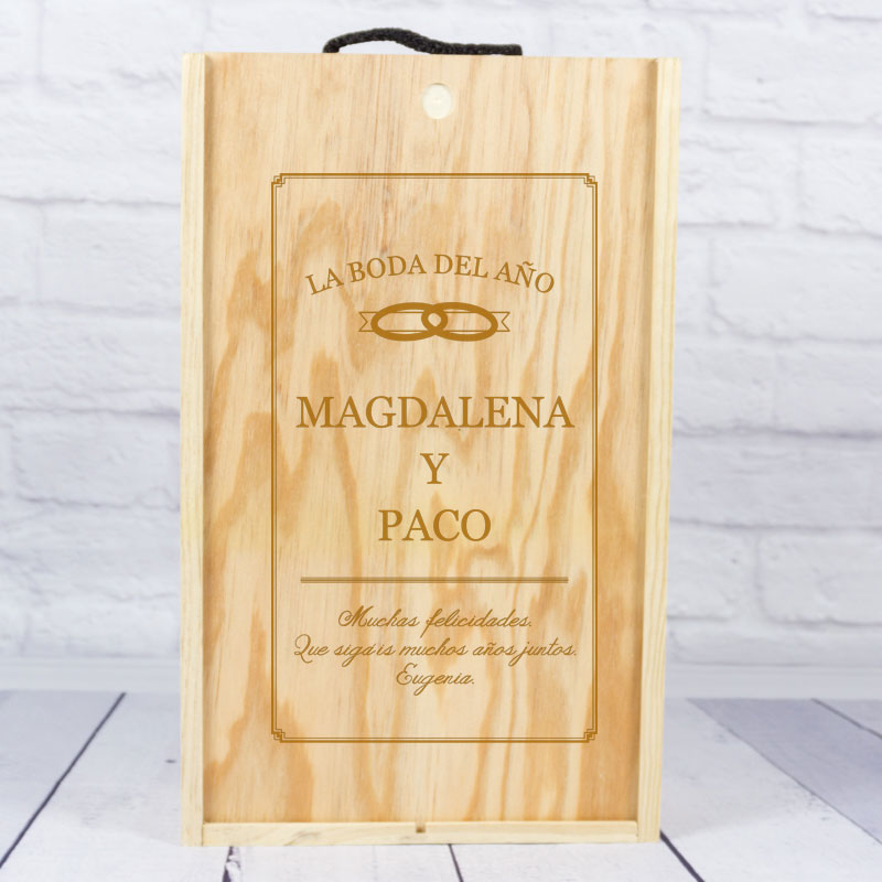 Nombres y dedicatoria CALLE DEL REGALO Caja de Madera para Tres Botella de Vino grabada con título 