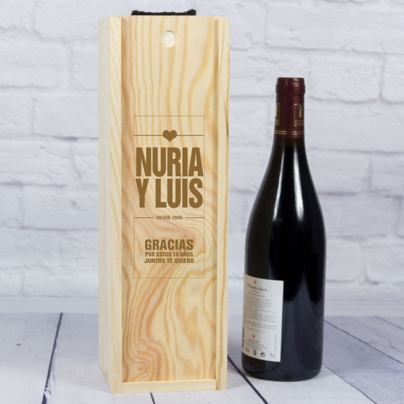 Regalos personalizados: Regalos con nombre: Caja botella de vino para aniversarios