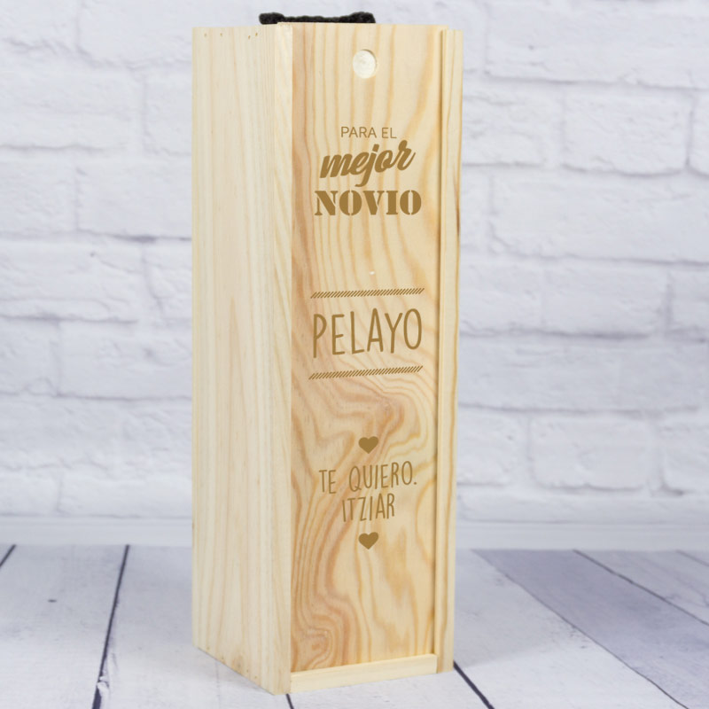 Regalos personalizados: Regalos con nombre: Caja botella de vino para el mejor novio