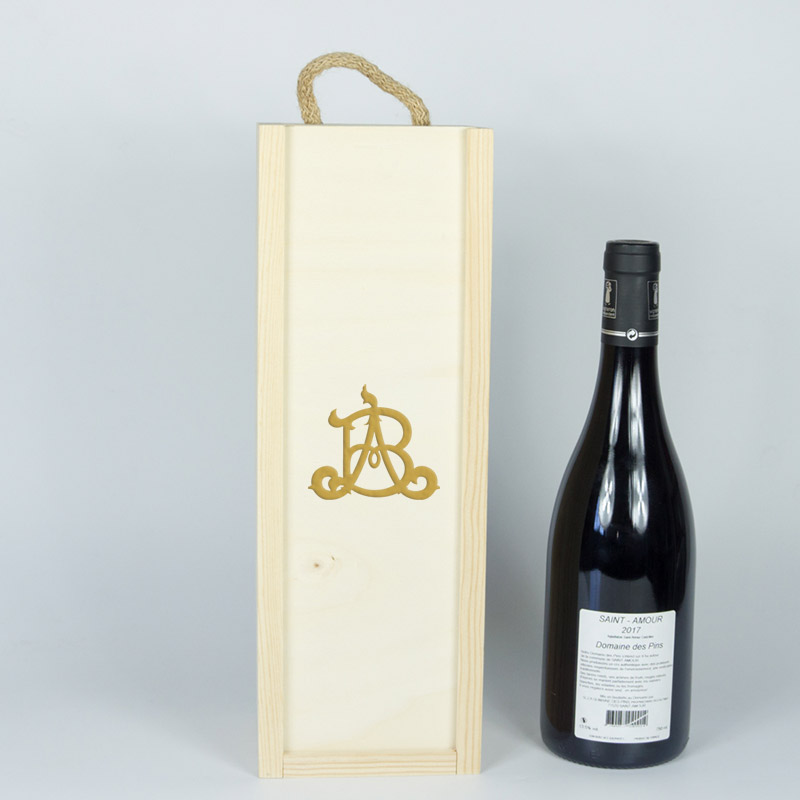 Regalos personalizados: Regalos con nombre: Caja botellas de vino con monograma grabado