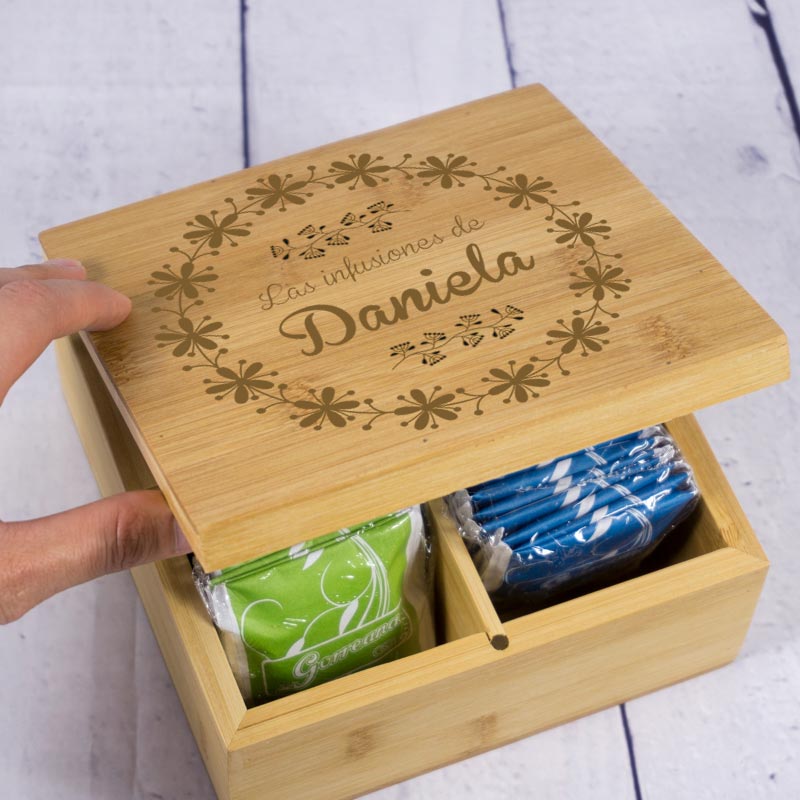 Regalos personalizados: Regalos con nombre: Caja de té de madera grabada en Bambú