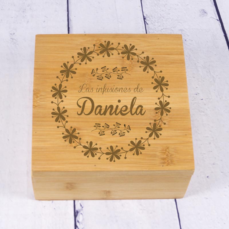 Regalos personalizados: Regalos con nombre: Caja de té de madera grabada en Bambú