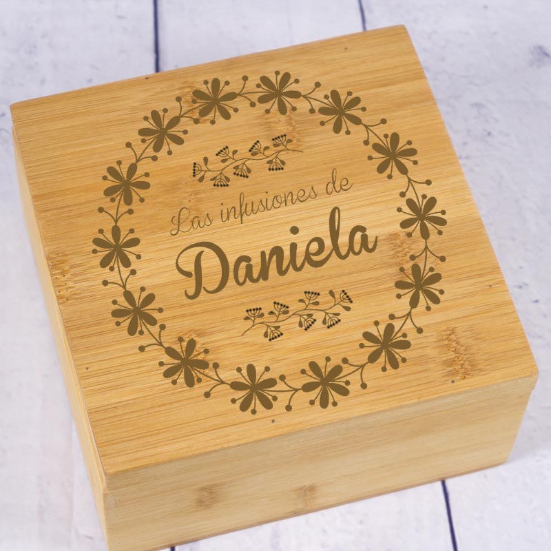 Regalos personalizados: Regalos con nombre: Caja de té de madera grabada en Bambú