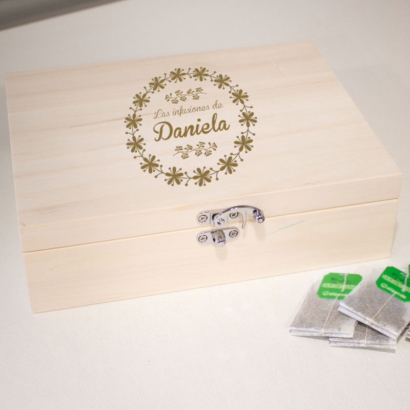 Regalos personalizados: Regalos con nombre: Caja de té de madera grabada