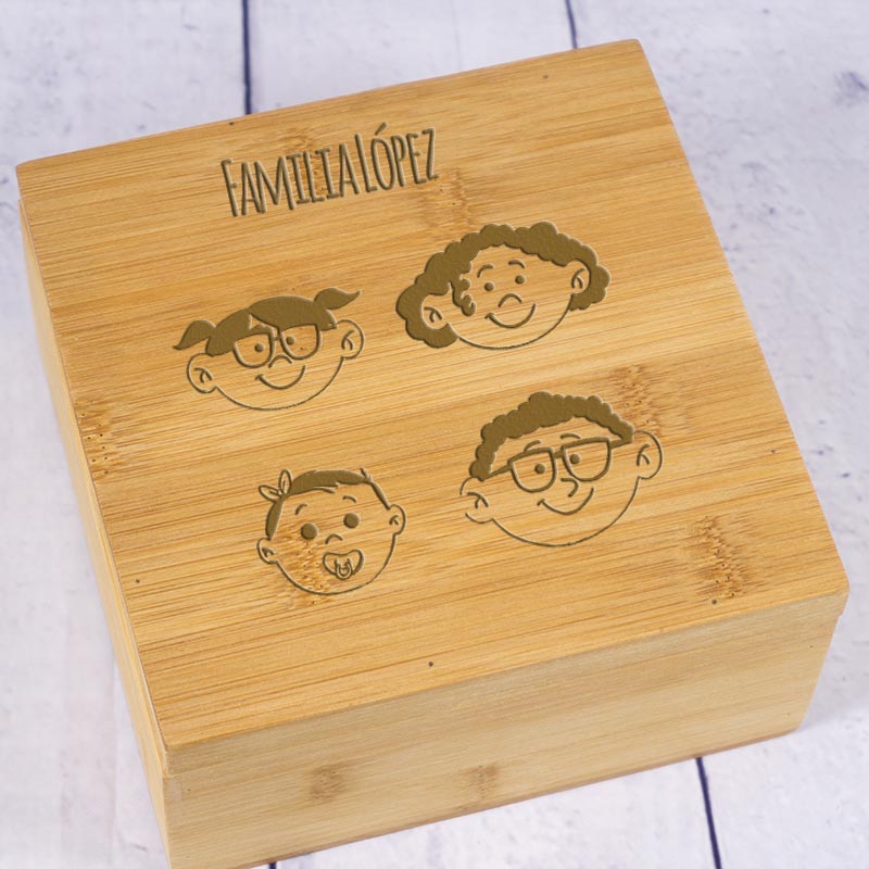 Regalos personalizados: Regalos con nombre: Caja de té grabada 'Familia Molona' en Bambú