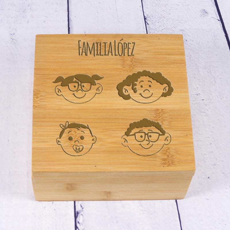 Regalos personalizados: Regalos con nombre: Caja de té grabada 'Familia Molona' en Bambú