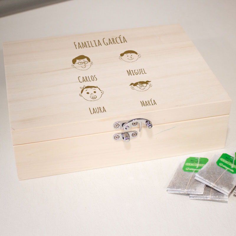 Regalos personalizados: Regalos con nombre: Caja de té grabada 'Familia Molona'