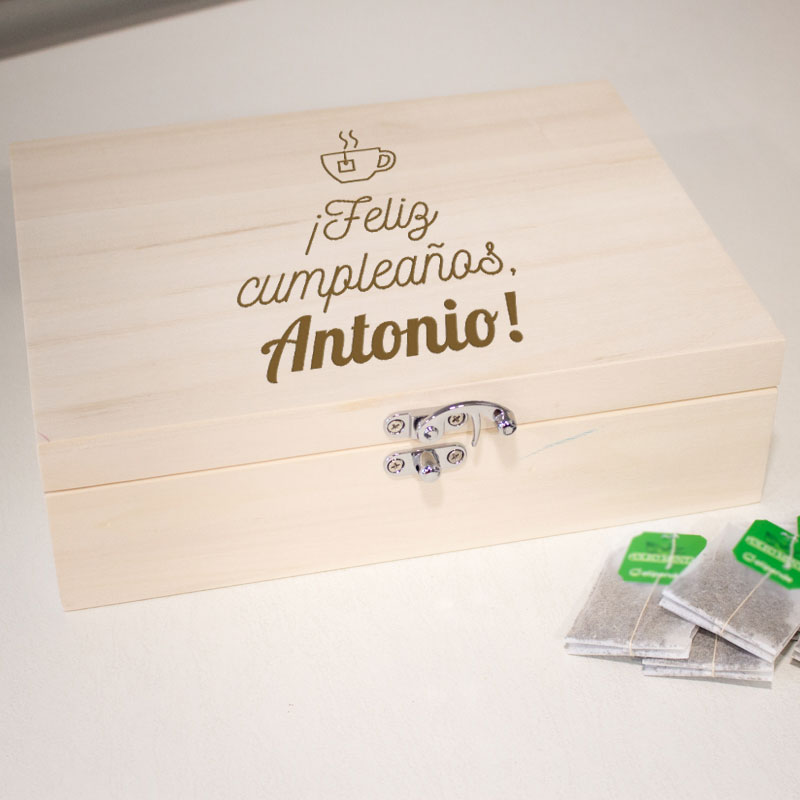 Regalos personalizados: Regalos con nombre: Caja de té grabada para cumpleaños