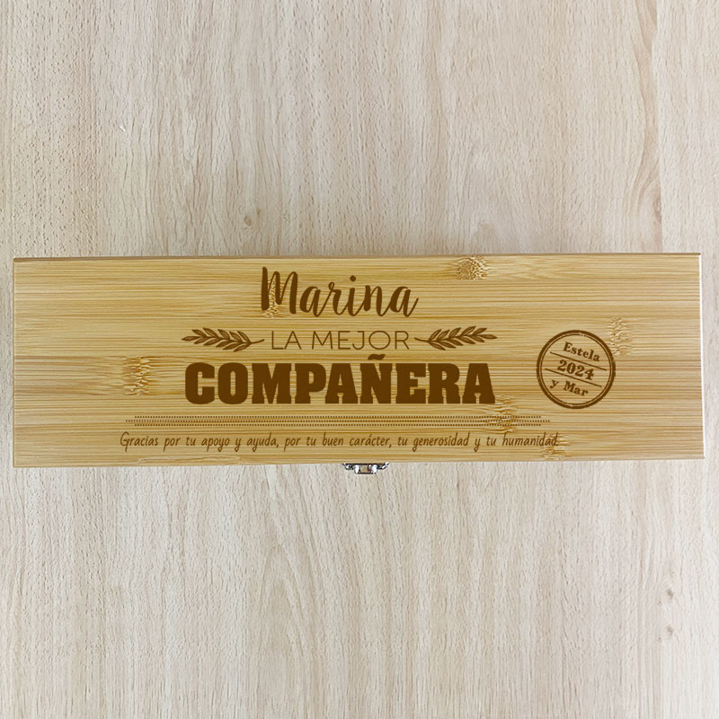 Regalos personalizados: Regalos con nombre: Caja sumiller de Bamb&uacute; grabada 'MEJOR'