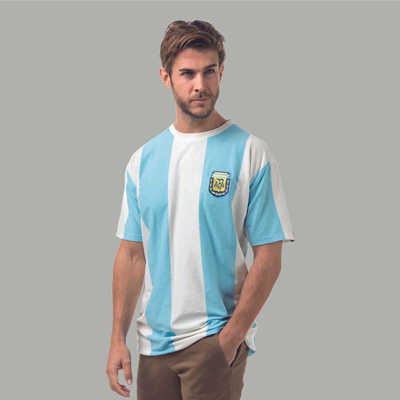 Regalos personalizados: Regalos con nombre: Camiseta Argentina bordada