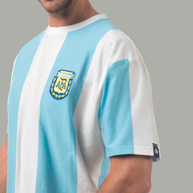 Regalos personalizados: Regalos con nombre: Camiseta Argentina bordada