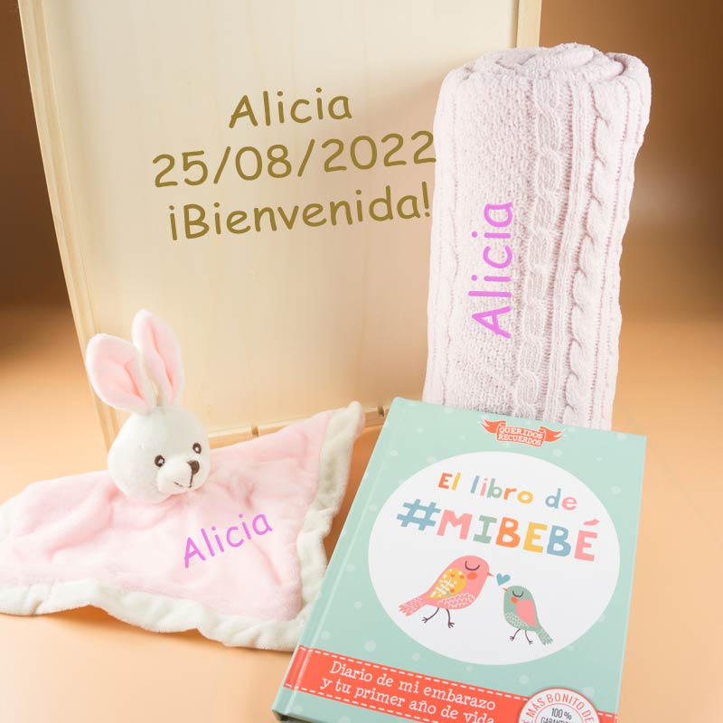 Regalos personalizados: Regalos con nombre: Canastilla bebé personalizada