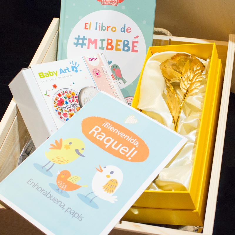 Regalos personalizados: Regalos con nombre: Canastilla personalizada Mamá y Bebé