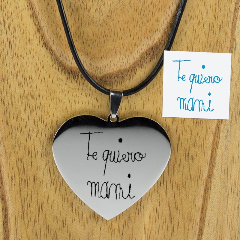 Regalos personalizados: Joyas personalizadas: Colgante corazón con tu letra grabada