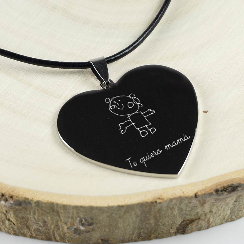 Regalos personalizados: Joyas personalizadas: Colgante corazón con el dibujo de tu hijo grabado