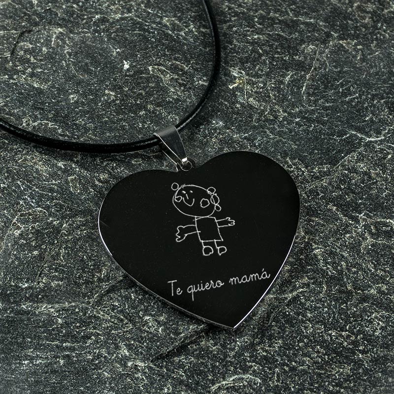 Regalos personalizados: Joyas personalizadas: Colgante corazón con el dibujo de tu hijo grabado