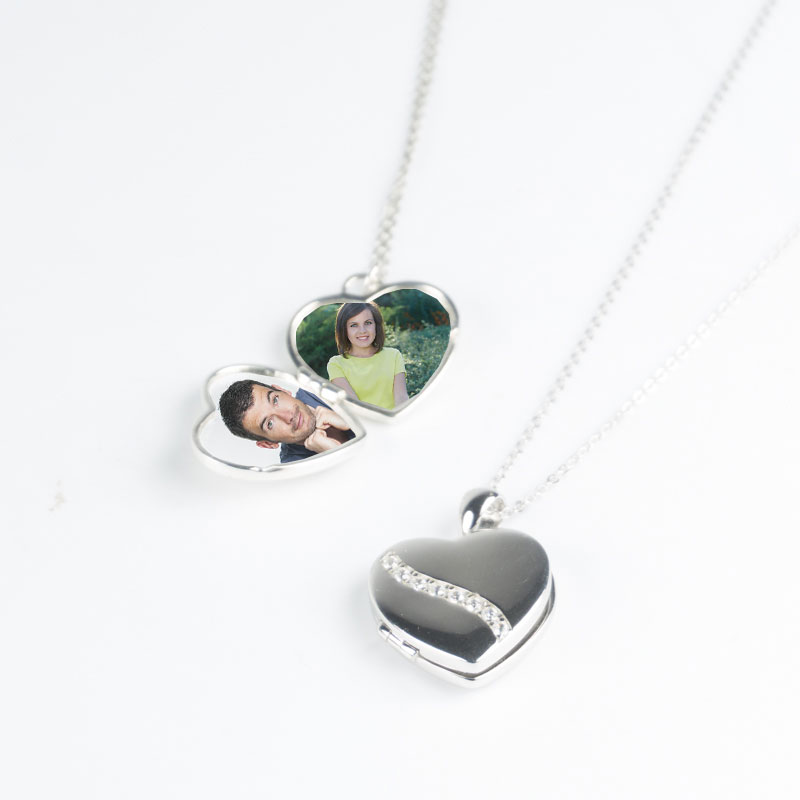 Regalos personalizados: Joyas personalizadas: Colgante corazón de plata grabado para 2 fotos