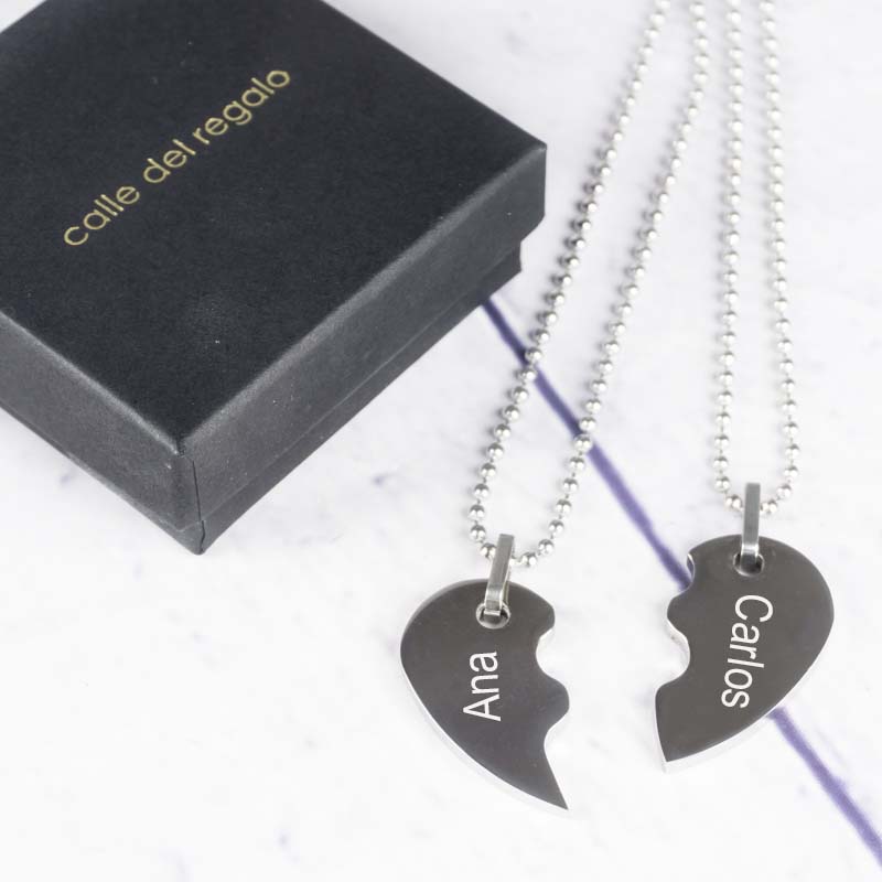 Regalos personalizados: Joyas personalizadas: Colgante corazón partido grabado