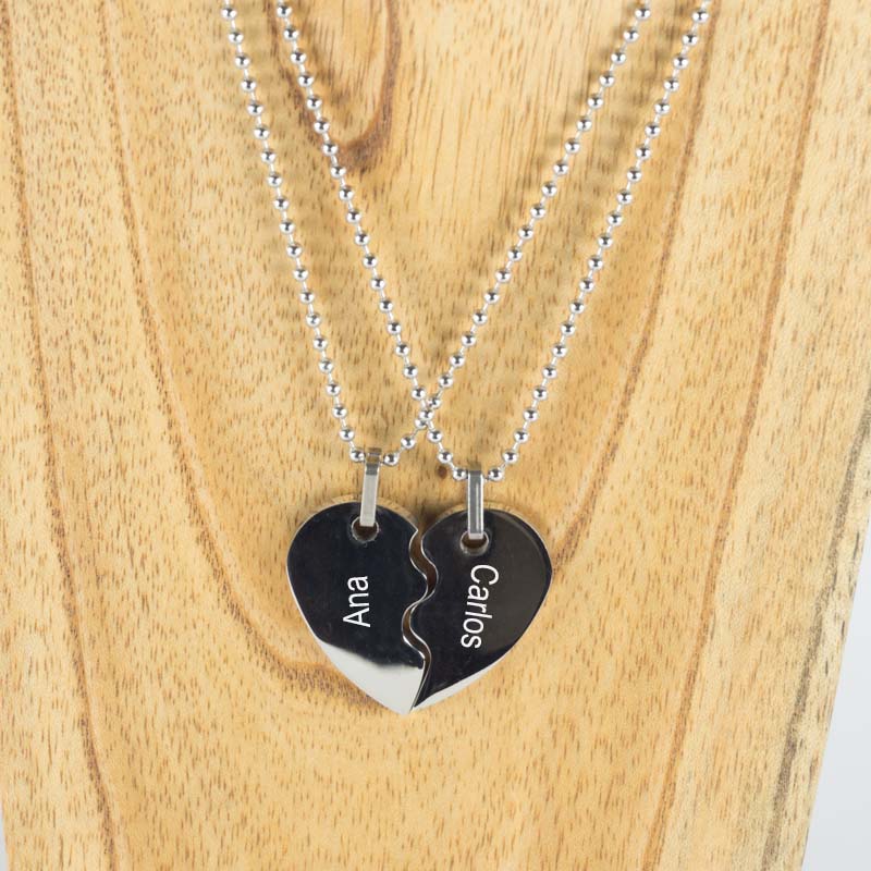 Regalos personalizados: Joyas personalizadas: Colgante corazón partido grabado