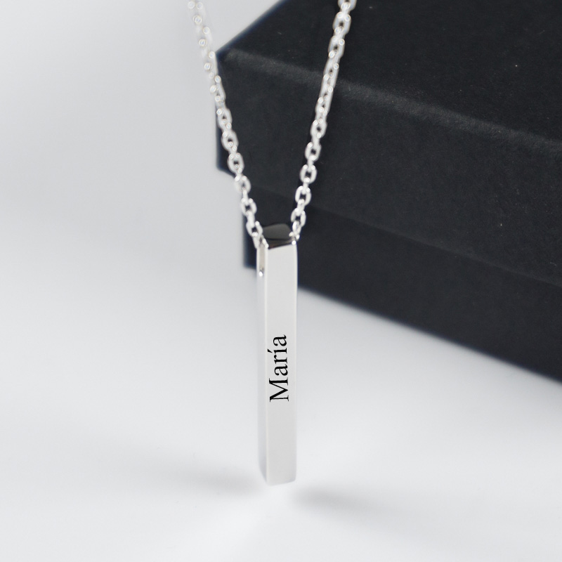 Regalos personalizados: Joyas personalizadas: Colgante de plata barra vertical grabada