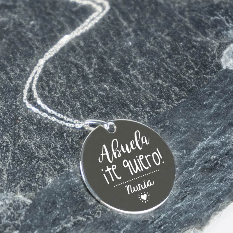 Regalos personalizados: Joyas personalizadas: Colgante de plata grabado Abuela ¡Te quiero!