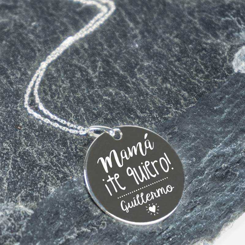 Regalos personalizados: Joyas personalizadas: Colgante de plata grabado Mamá ¡Te quiero!