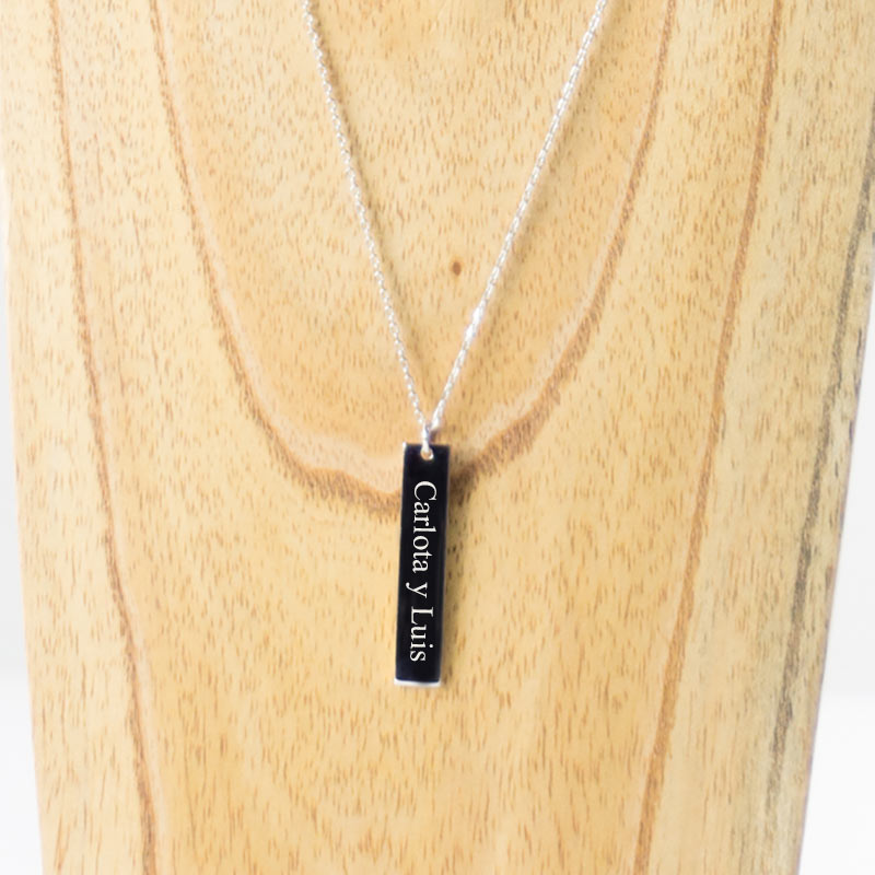 Regalos personalizados: Joyas personalizadas: Colgante de plata vertical personalizado con nombre