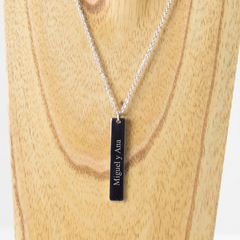 Regalos personalizados: Joyas personalizadas: Colgante vertical personalizado con nombre