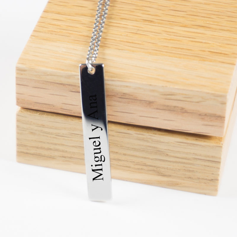 Regalos personalizados: Joyas personalizadas: Colgante vertical personalizado con nombre