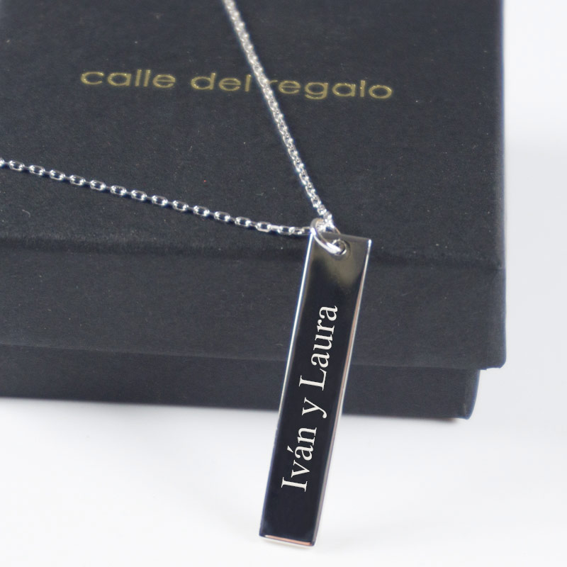 Regalos personalizados: Joyas personalizadas: Colgante vertical personalizado con nombre