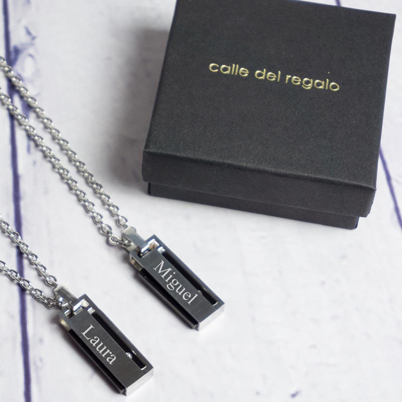 Regalos personalizados: Joyas personalizadas: Conjunto de colgantes personalizados para pareja