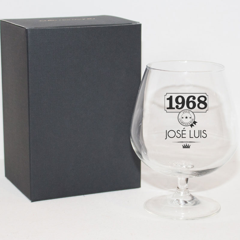 Regalos personalizados: Cristalería personalizada: Copa de Coñac grabada 'Año de nacimiento'