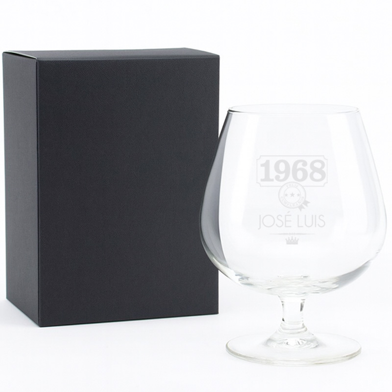 Regalos personalizados: Cristalería personalizada: Copa de Coñac grabada 'Año de nacimiento'