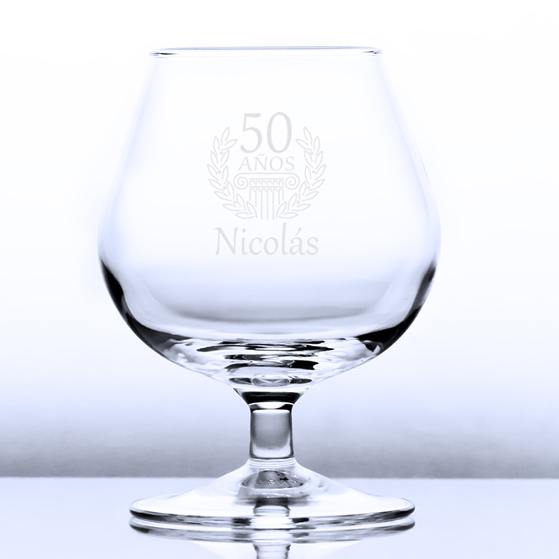 Regalos personalizados: Cristalería personalizada: Copa de Coñac grabada para cumpleaños