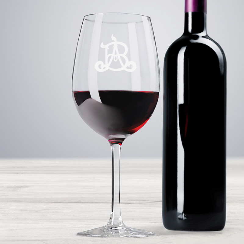 Regalos personalizados: Cristalería personalizada: Copa de vino con monograma grabado