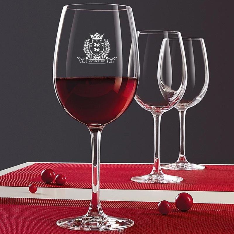 Regalos personalizados: Bebidas personalizadas: Copa de vino con un escudo grabado