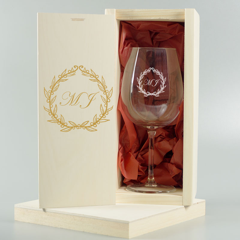 Regalos personalizados: Cristalería personalizada: Copa de vino grabada con monograma